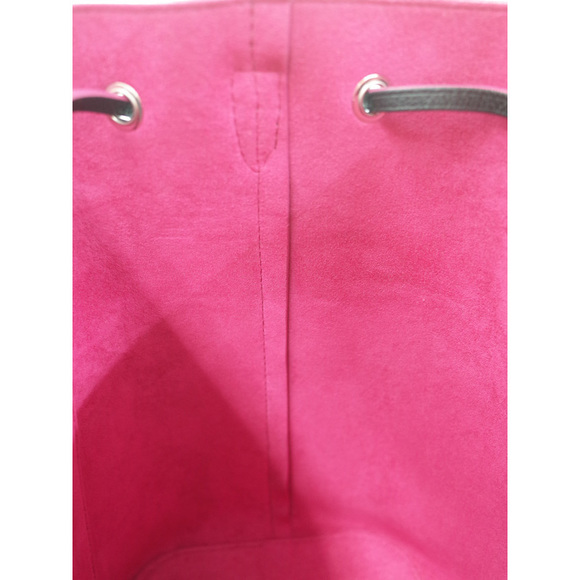 Louis Vuitton Lock Me Bucket Shoulder Bag - Picture 6 of 8